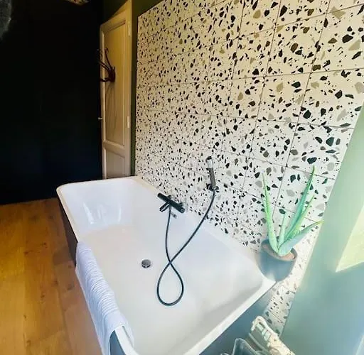 Villa8pers 3'piedplage Pleincentre Piscine Parking Wifi 别墅 *